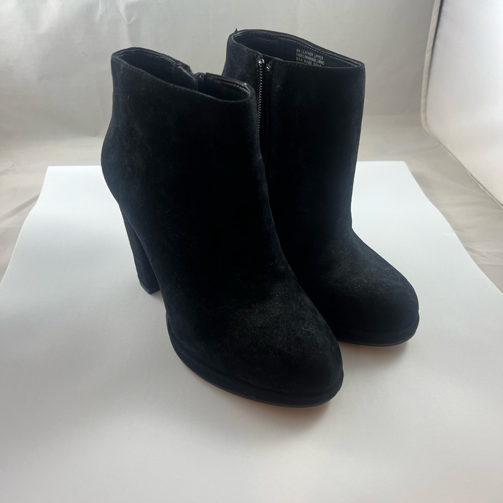 GB Gianni Bini Wyndup suede Booties